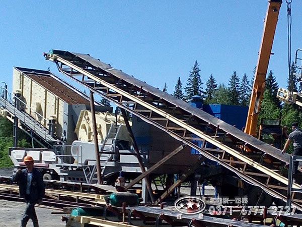 移動式煤矸石破碎機現(xiàn)場圖