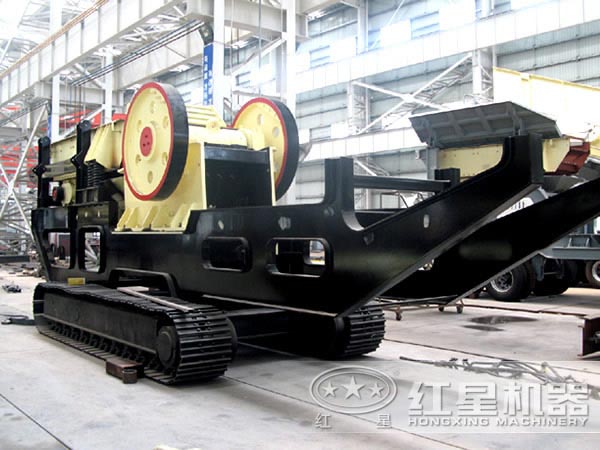 履帶式移動(dòng)煤炭破碎機(jī)車(chē)間