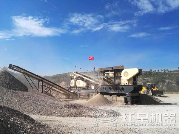 車載流動(dòng)破石子機(jī)生產(chǎn)現(xiàn)場(chǎng)