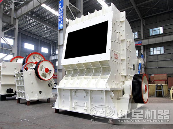 大型石料破碎設(shè)備車(chē)間實(shí)拍