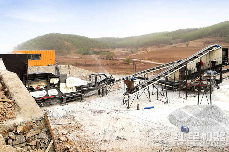 輪胎移動砂石破碎機現(xiàn)場