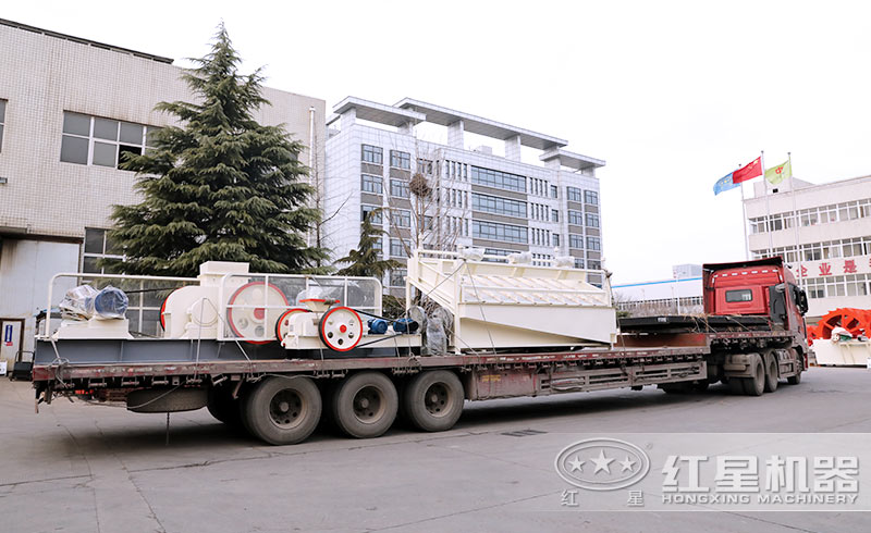 硅鐵破碎機發(fā)貨現場實拍