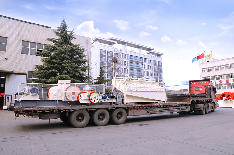 紅星對輥制砂機發(fā)貨