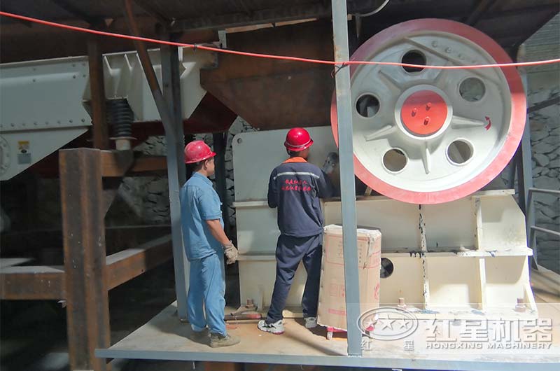 破碎機(jī)開機(jī)啟動前要仔細(xì)檢查