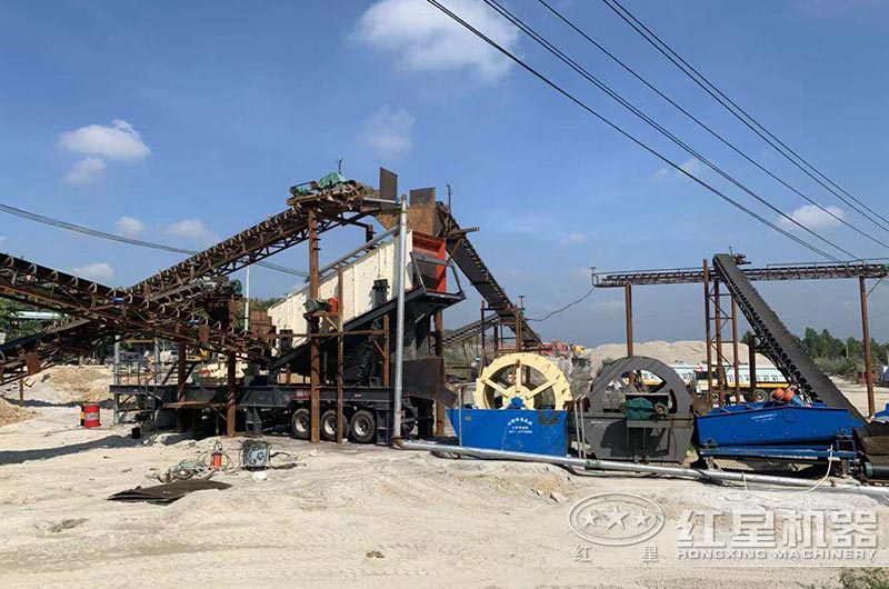 移動鵝卵石制砂機生產(chǎn)現(xiàn)場實拍