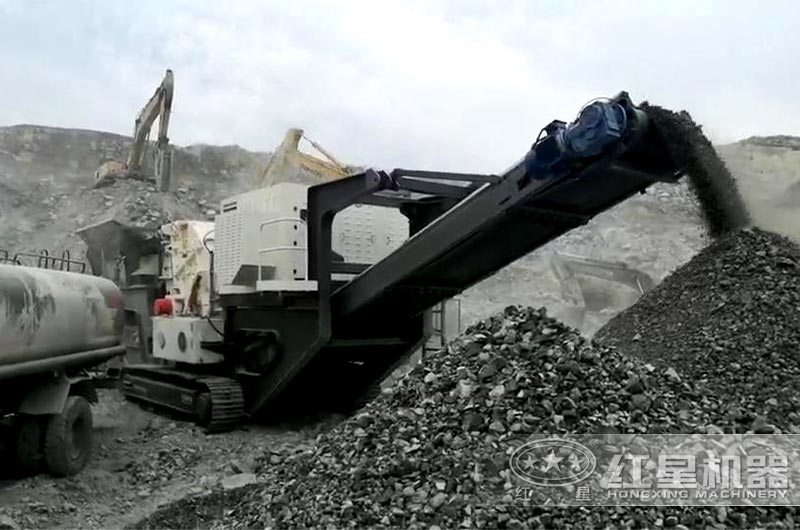 移動(dòng)式混凝土破碎機(jī)現(xiàn)場