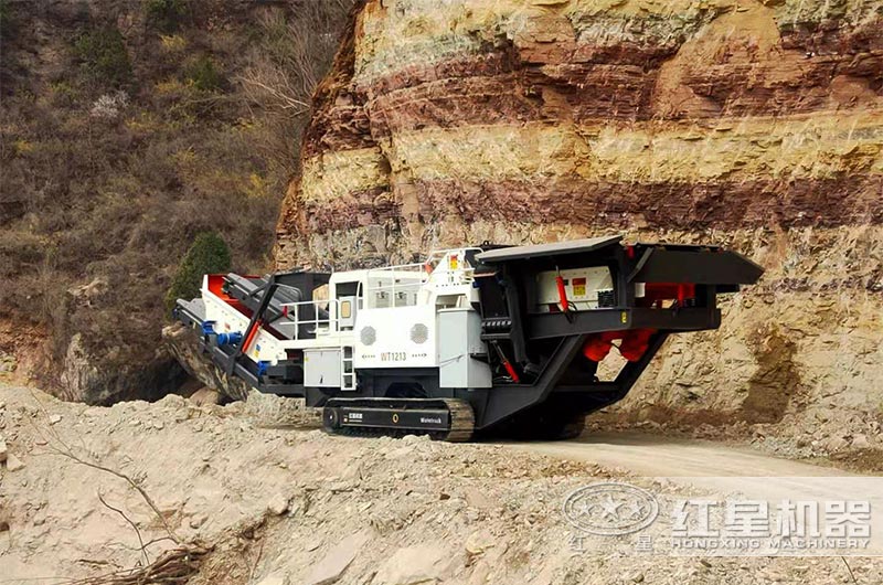 履帶移動(dòng)破碎站現(xiàn)場一