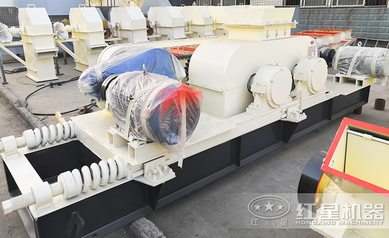 硅鐵對輥破碎機現場實拍