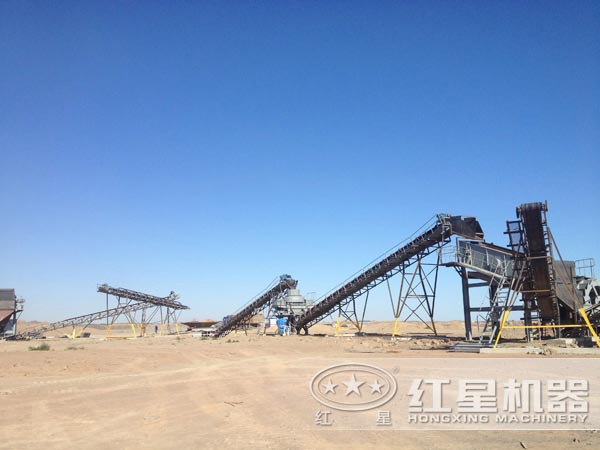 山石制砂機(jī)制砂現(xiàn)場(chǎng) 山石制砂機(jī)制砂現(xiàn)場(chǎng)