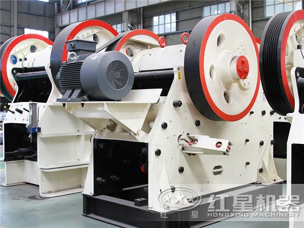 新型顎式破碎機圖片