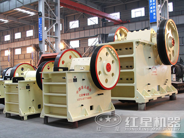 細碎鄂式破碎機不同規(guī)格呈現(xiàn)