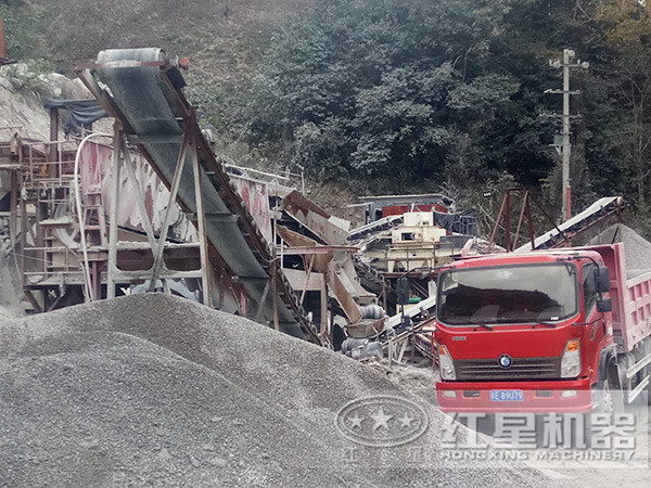 山石制砂機制沙現(xiàn)場