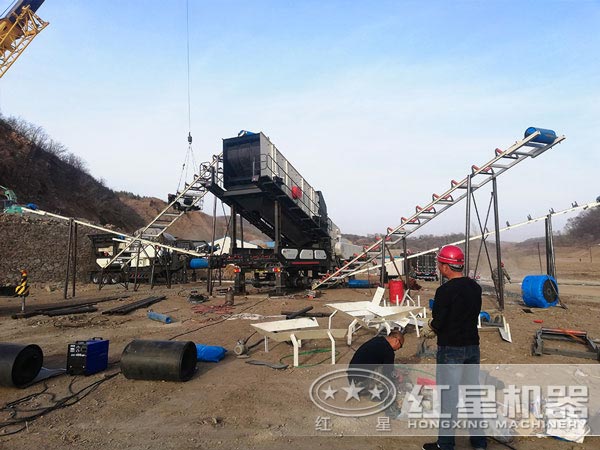 流動(dòng)石子粉碎機(jī)破碎現(xiàn)場(chǎng) 流動(dòng)石子粉碎機(jī)破碎現(xiàn)場(chǎng)