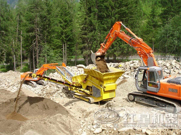 汽車移動碎石機處理建筑垃圾現(xiàn)場