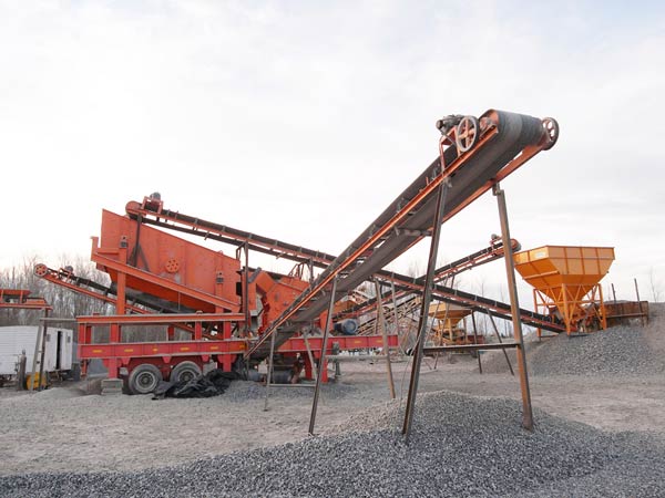 砂石骨料生產現(xiàn)場-車載移動制沙（砂）機