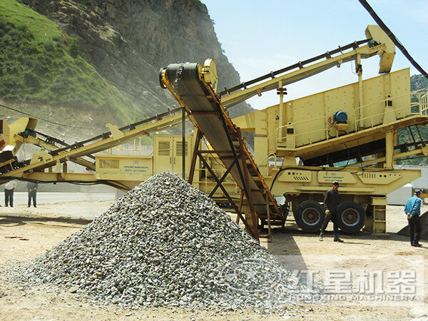 車載流動石頭碎石機生產(chǎn)現(xiàn)場