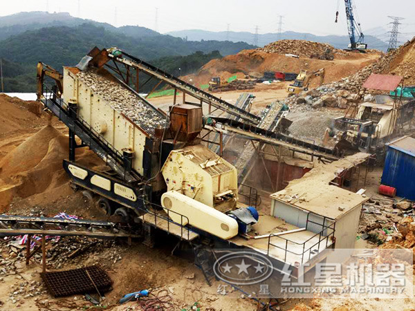 車載流動石頭碎石機破碎現(xiàn)場