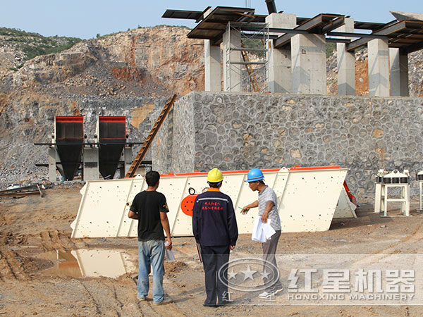 紅星機器技術人員為用戶安裝設備