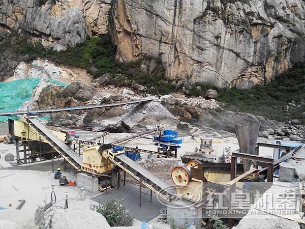 綠色環(huán)保鵝卵石制砂機(jī)作業(yè)現(xiàn)場(chǎng) 綠色環(huán)保鵝卵石制砂機(jī)作業(yè)現(xiàn)場(chǎng)