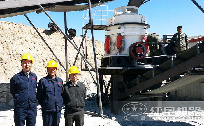 山東臨沂鵝卵石圓錐破碎機(jī)客戶現(xiàn)場(chǎng)