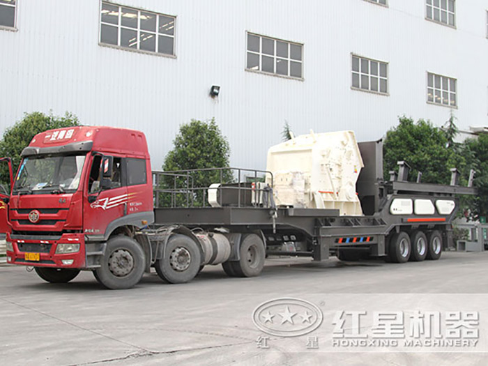 型號(hào)為HX938F1210的汽車(chē)反擊移動(dòng)打石機(jī)