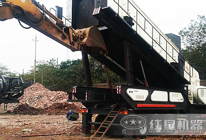 建筑垃圾破碎機處理現(xiàn)場