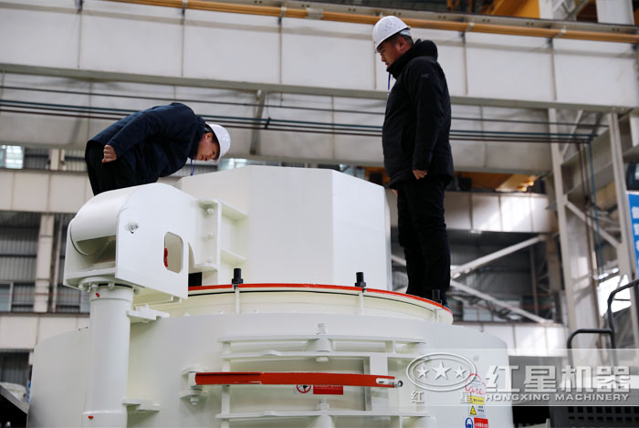 風化石制砂機廠家—用戶來廠了解設備詳情