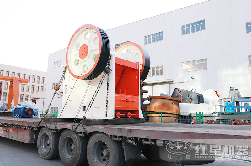 顎式破碎機(jī)現(xiàn)場發(fā)貨
