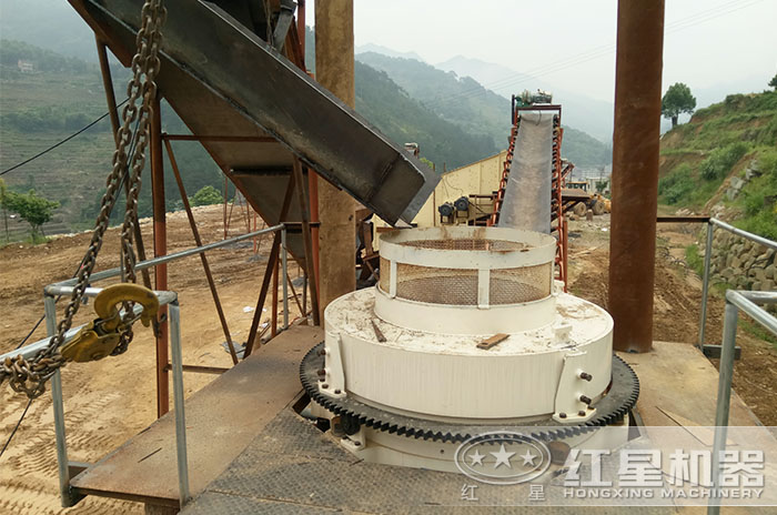 環(huán)保型風化石制砂生產(chǎn)線生產(chǎn)現(xiàn)場