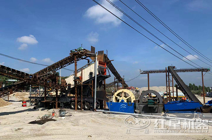 移動(dòng)制砂一體機(jī)搭配洗砂機(jī)作業(yè)現(xiàn)場(chǎng)