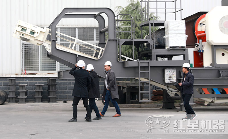 專業(yè)的技術(shù)工程人員全程陪護講解 專業(yè)的技術(shù)工程人員全程陪護講解