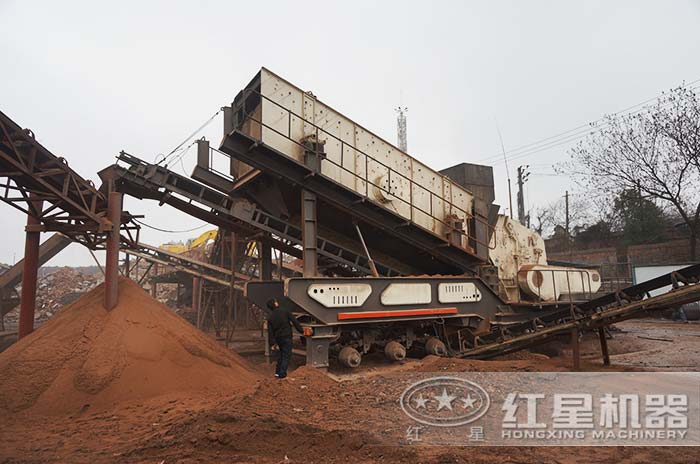 車載移動(dòng)破碎機(jī)現(xiàn)場(chǎng)加工展示