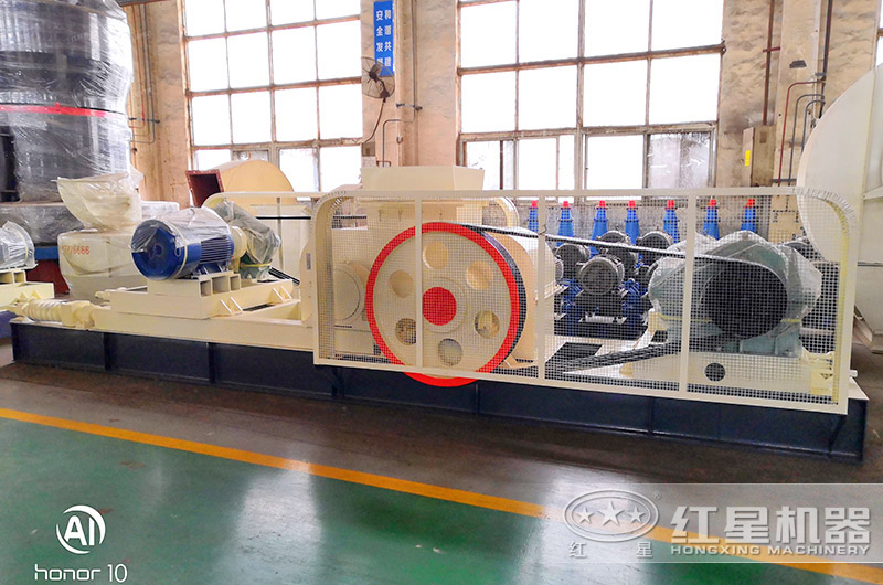 液壓對輥破碎機(jī)生產(chǎn)車間