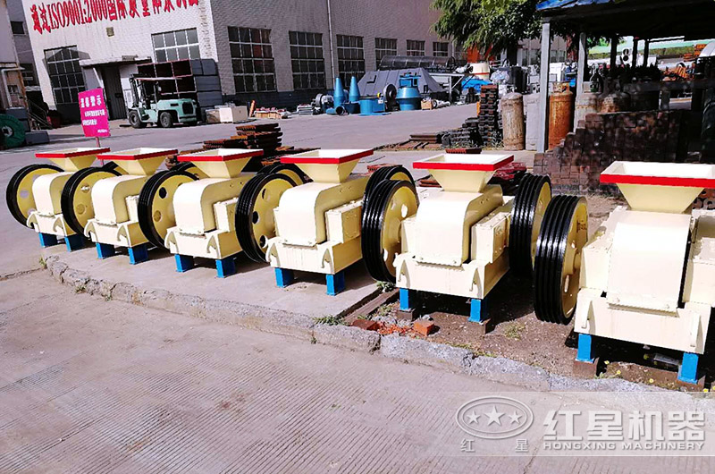 紅星機(jī)器專業(yè)的對輥式破碎機(jī)直銷廠家 紅星機(jī)器專業(yè)的對輥式破碎機(jī)直銷廠家