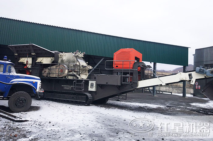 紅星移動履帶一體式破碎機(jī)作業(yè)現(xiàn)場