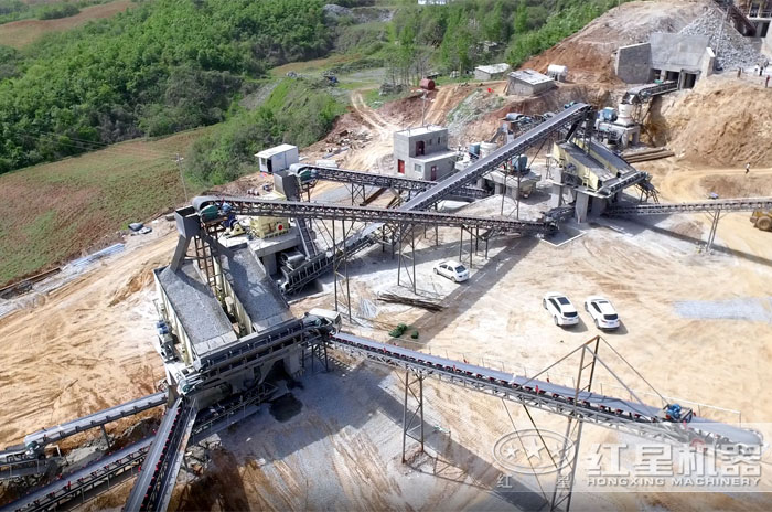 花崗巖制砂機(jī)加工現(xiàn)場(chǎng)