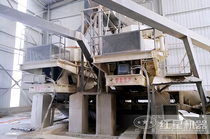 紅星卵石制沙機室內作業(yè)現(xiàn)場