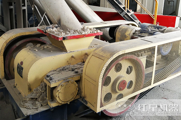 對輥式破碎機的現(xiàn)場圖展示