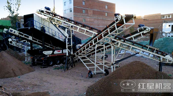 客戶的移動建筑垃圾粉碎機(jī)施工現(xiàn)場 客戶的移動建筑垃圾粉碎機(jī)施工現(xiàn)場