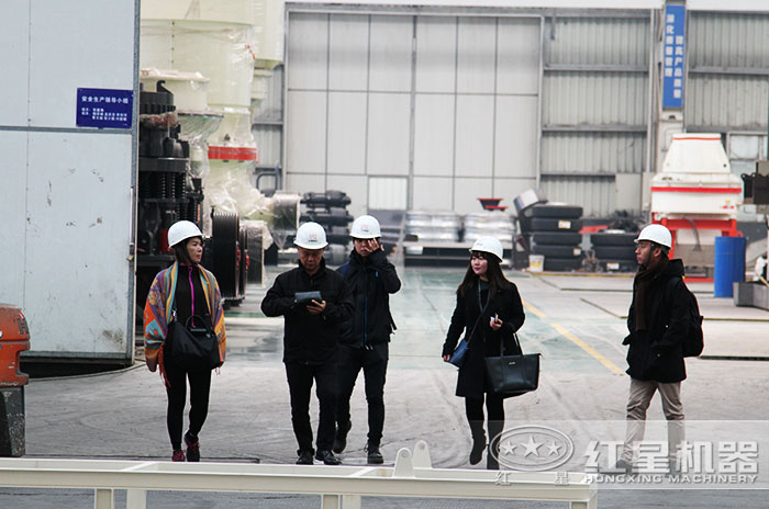 客戶到紅星機器廠區(qū)考察設(shè)備