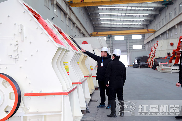 客戶來紅星廠區(qū)多面了解大型號錘破機(jī) 客戶來紅星廠區(qū)多面了解大型號錘破機(jī)