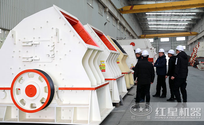 錘式石子粉碎機(jī)客戶到廠參觀 錘式石子粉碎機(jī)客戶到廠參觀