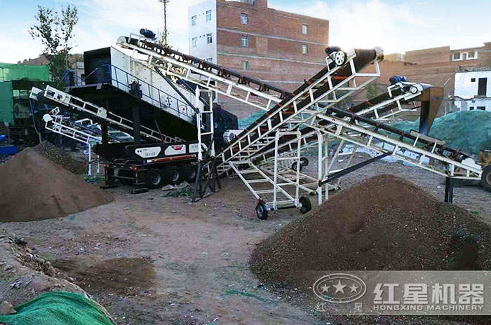 移動(dòng)破碎站加工現(xiàn)場(chǎng)