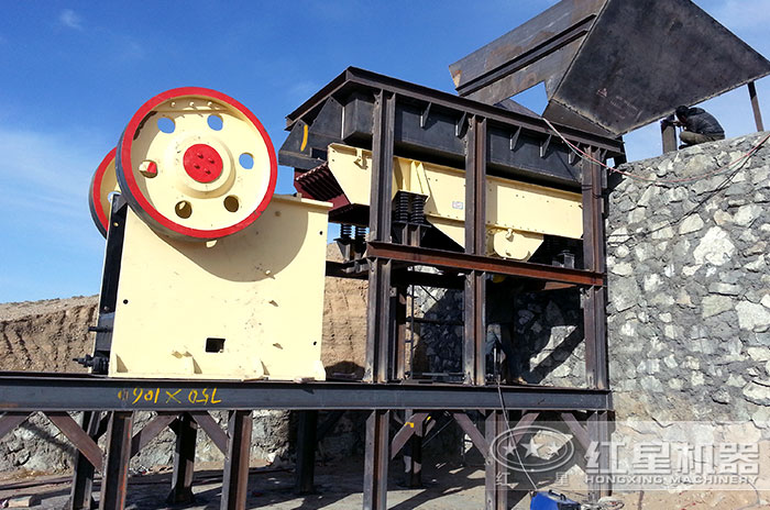 顎破石子機(jī)作業(yè)現(xiàn)場 顎破石子機(jī)作業(yè)現(xiàn)場