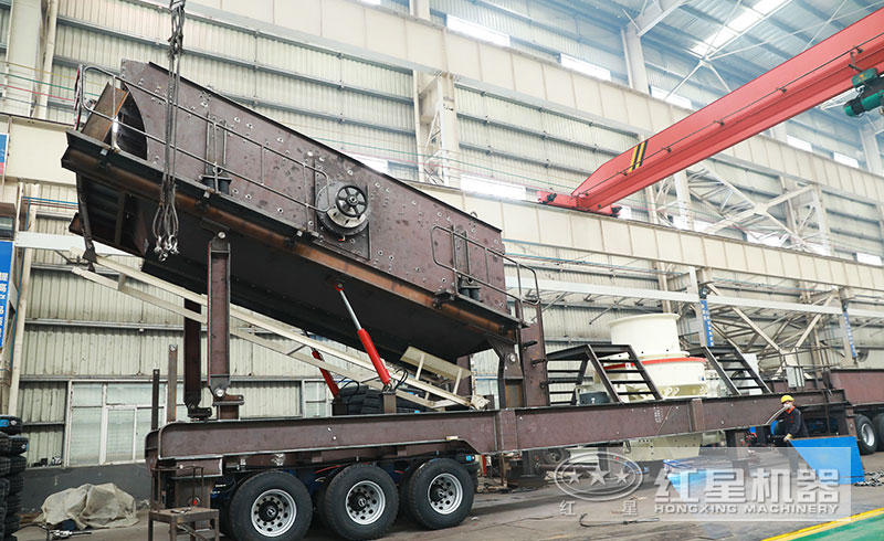 專(zhuān)業(yè)化移動(dòng)制砂機(jī)的加工車(chē)間