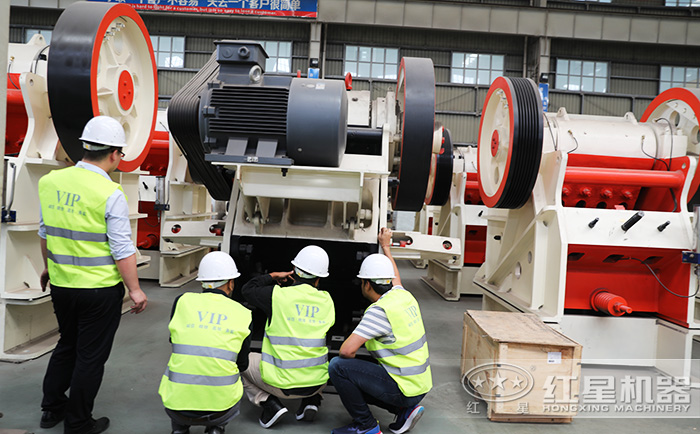 客戶到廠區(qū)實地參觀考察設(shè)備