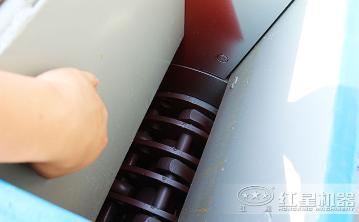 錘式碎石機內(nèi)部結構展示