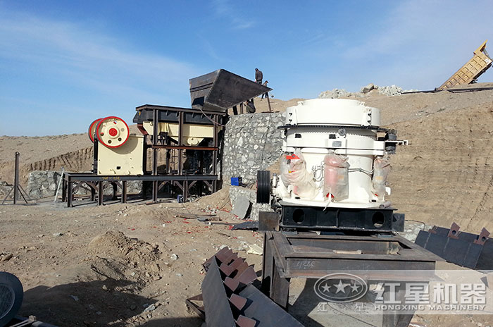 液壓巖石破碎機安裝現(xiàn)場