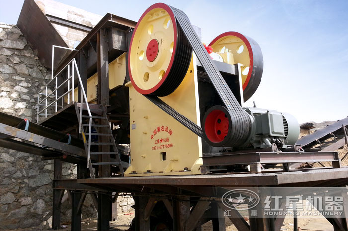 紅星福建用戶鵝卵石破碎機(jī)作業(yè)現(xiàn)場(chǎng)