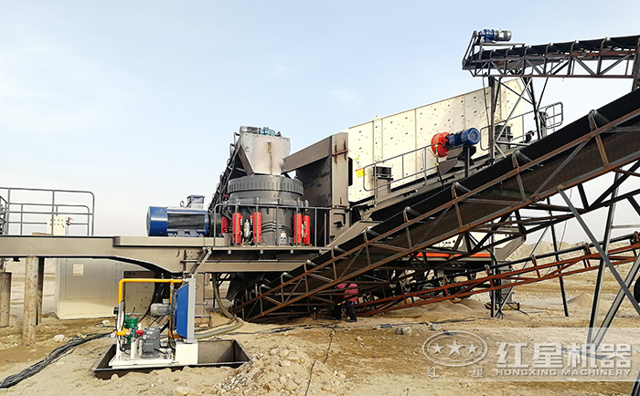 曲陽(yáng)移動(dòng)破碎石子生產(chǎn)現(xiàn)場(chǎng)
